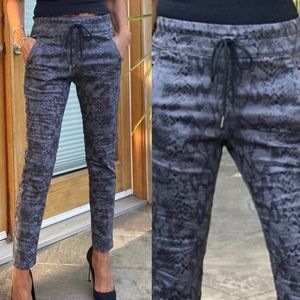 Grey Snake Bevy Flog